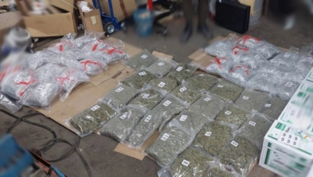 CRNOGORCI KRIJUMČARILI 2,5 TONE KOKAINA Šef grupe organizovao šverc iz jednog zatvora...