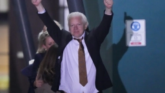 ASANŽ STIGAO U AUSTRALIJU Čovek koji je poljuljao temelje američke imperije doživeo slobodu, a Vikiliks?