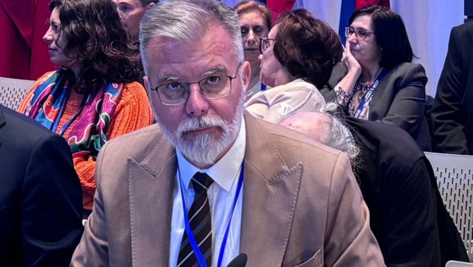 MINISTAR RISTIĆ UČESTVUJE U RAZGOVORU O KNJIZI DR EMILIJE RADIBRATOVIĆ POD NASLOVOM „ODOBRENA U SRBIJI: ŽENA, MAJKA, MINISTAR(KA)“ Autorka u svom naučnom radu istražuje savremenu kulturu