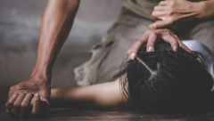 JEZIVO! GOLIM RUKAMA DAVIO SUPRUGU U STANU Stravično nasilje u Zemunu