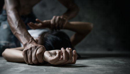 DEVOJKA (24) KOJA JE NAPASTVOVANA U BLIZINI NOVOG GROBLJA, DALA OPIS MANIJAKA Nakon jezivog čina pobegao