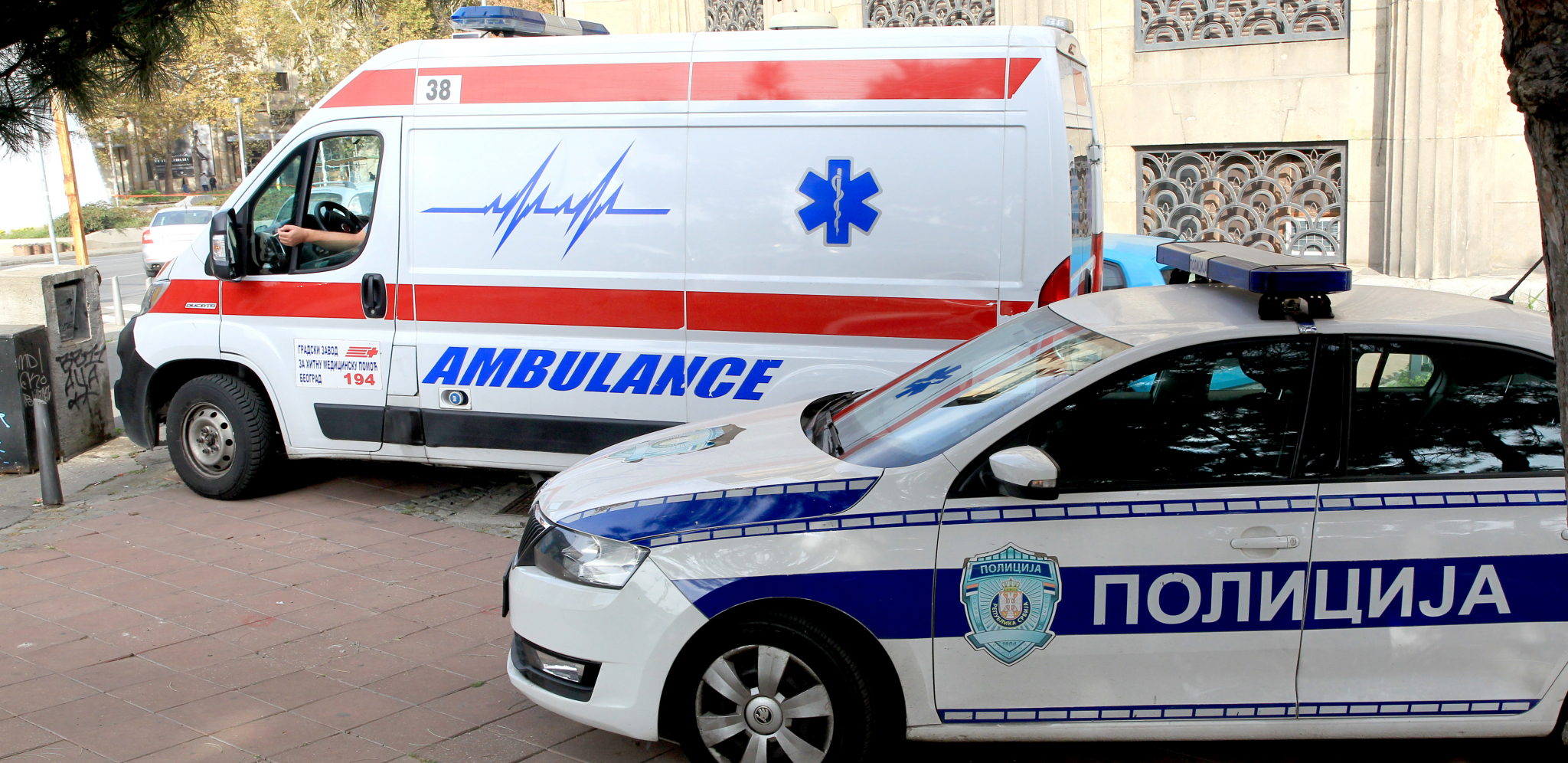 MAKLJAŽA ISPRED KAFANE U BEOGRADU Mladići udarani rukama, nogama i kaišem po telu i glavi
