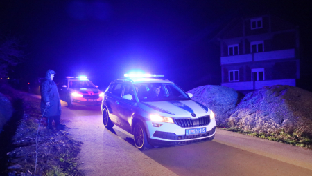 ĆERKA MRTVU MAJKU DVE GODINE DRŽALA UMOTANU U ĆEBE U KREVETU Policija otkrila jezivu scenu u Ćićevcu