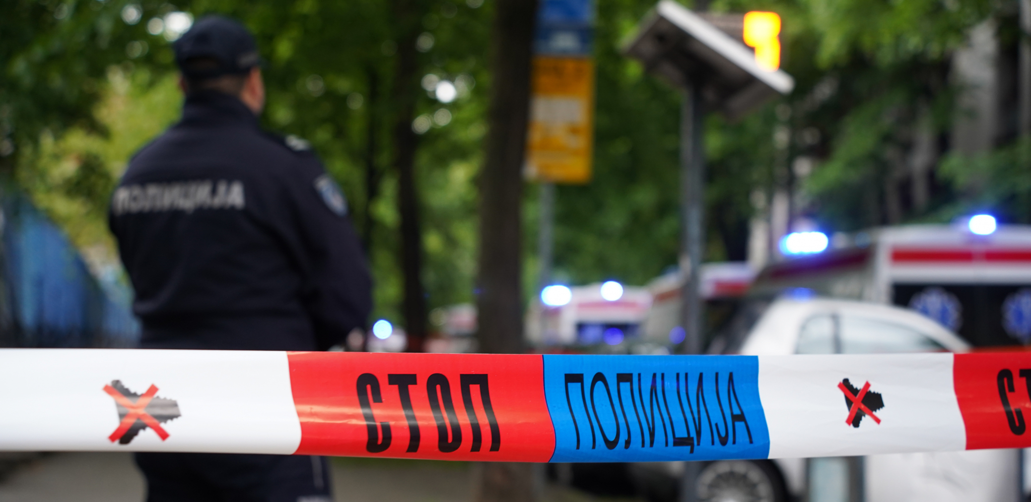 ISEKAO SE NOŽEM ISPRED KAFIĆA U CENTRU ZRENJANINA! Muškarac prebačen na psihijatriju
