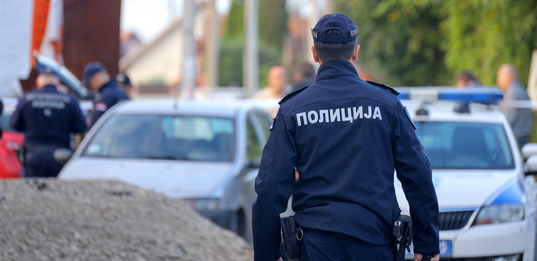 "GEPEKUJEMO GA, DA GA VODIMO NA SAVU I PRAVIMO KOBASICE"  Otac i sin kidnapovali muškarca iz autobusa, pa ga tukli, otkriveni detalji iz optužnice