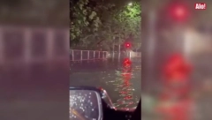 DRAMATIČNI SNIMCI IZ BEOGRADA Nevreme napravilo potop, automobili se jedva probijaju! (VIDEO)