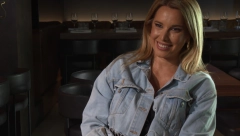 VODITELJKA (42) OBJAVILA GOLU SLIKU Šokirala komentarom: Prestara sam, predebela, premasna...