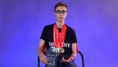 ONO ŠTO JE NOVAK ĐOKOVIĆ U TENISU, TO JE OVAJ DEČAK U MATEMATICI Andrej Drobnjaković (17) je ponos Srbije