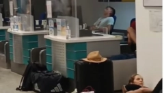DRAMA SRBA NA SARDINIJI! Srpski putnici ostavljeni bespomoćni na aerodromu!