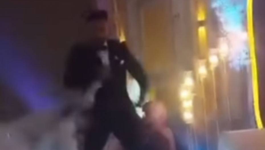 MLADA SE SAPLELA I ZAVRŠILA NA ZEMLJI Skandal na svadbi, mladoženjina reakcija razbesnela sve (VIDEO)