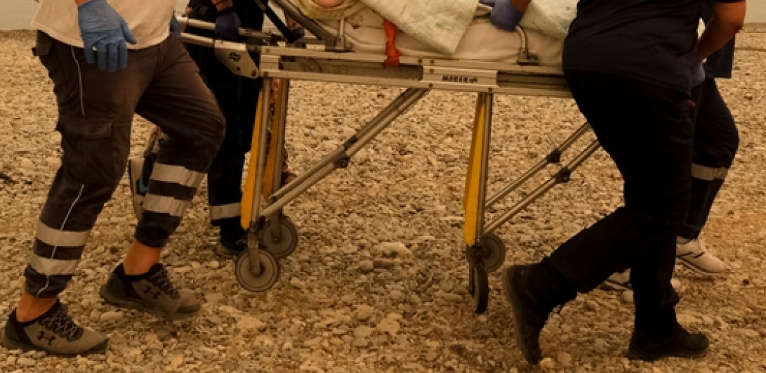 "POKUŠAVAO JE DA DIŠE, DA DOĐE DO DAHA..." Dečak (14) pao sa krova zgrade u Solunu, komšije iznele potresne detalje nesreće