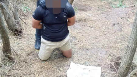 U VRNJAČKOJ BANJI ZAPLENJEN KOKAIN I HAŠIŠ Policija postavila zamku, regovali kada su dileri u šumi počeli da kopaju