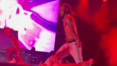 SKANDAL NA NASTUPU Pevač se potukao sa fanovima, gurao ih na sve strane, ljudi u šoku