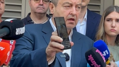 DAČIĆ POKAZAO SLIKU POVREĐENOG POLICAJCA: "Lekari kažu da mu je spasilo život jer nije IZVADIO STRELU! Životno je ugrožen"