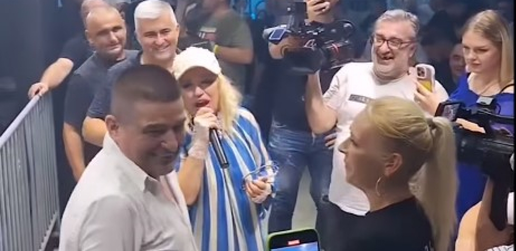 BAJA MALI KNINDŽA RAZOTKRIO NADU TOPČAGIĆ Pevač ispričao šta je radila na aerodromu, sve potvrdila Mira Kosovka