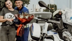 DEVOJKU ZAUSTAVIO SAOBRAĆAJAC, PA SE IZMEĐU NJIH RODILA LJUBAV O načinu na kolji je zaprosio bruji ceo region (FOTO)