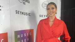 NAPADNUTA DŽEJLA RAMOVIĆ Publika gađala pevačicu, prekinut nastup, usledila hitna reakcija!