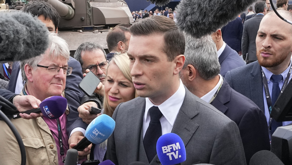 KO JE DŽORDAN BARDELA, ŠTIĆENIK MARIN LE PEN? Tokom kampanje dobio najviše ovacija, sve ih zasenio!