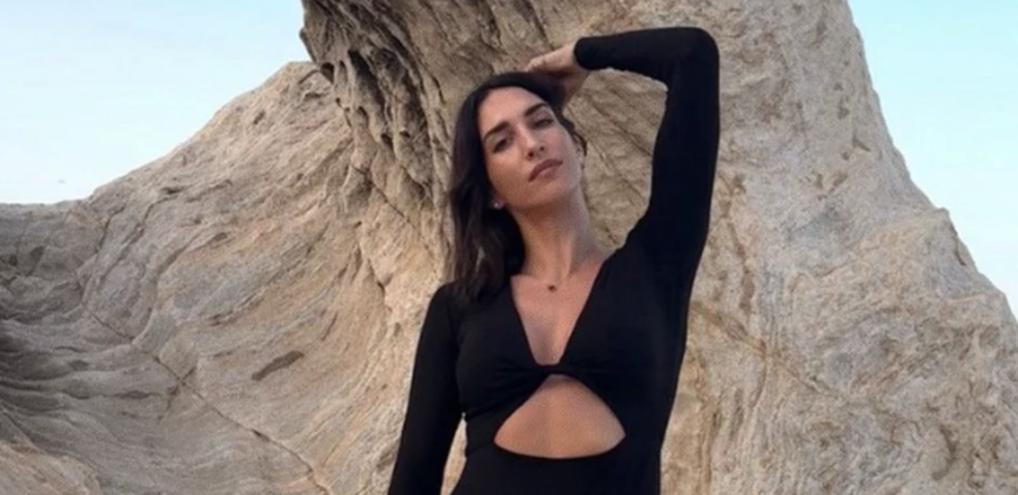 JELISAVETA ORAŠANIN ZAPALILA MREŽE OVOM POZOM Glumica u minijaturnom bikiniju pokazala čime raspolaže, komentari samo pljušte