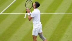 NOVAK PREKINUO TRENING Haos na Vimbldonu, Đoković pobegao sa terena