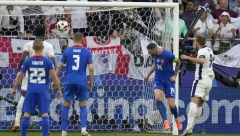 ENGLEZI IZBEGLI PRVOKLASNU BRUKU Nesrećni Slovaci nisu izdržali, ništa od senzacije