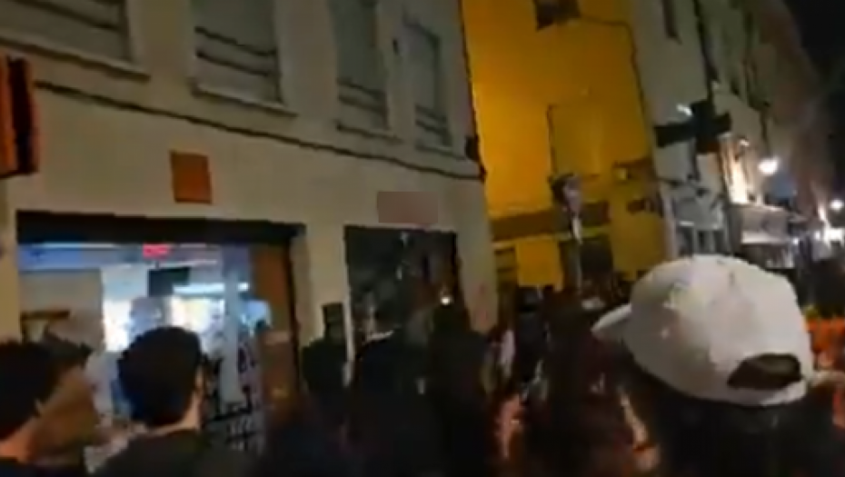 PRVI SNIMCI HAOSA NA ULICAMA U FRANCUSKOJ Ljudi razbijaju prodavnice posle izbora! (VIDEO)