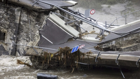 NEVREME UBILO SEDMORO LJUDI Padavine napravile opšti haos u ovom delu Evrope