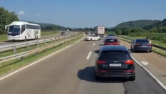 UŽASNA NESREĆA KOD JAGODINE: Automobili se zakucali u zaštitnu ogradu!