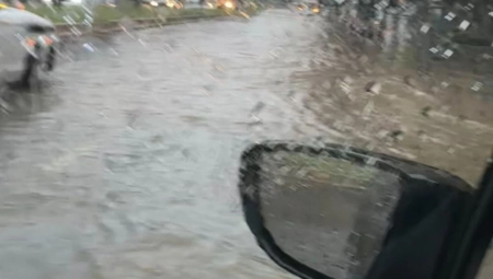 POTOP U ULICI VOJISLAVA ILIĆA Jako nevreme pogodilo Beograd (FOTO/VIDEO)