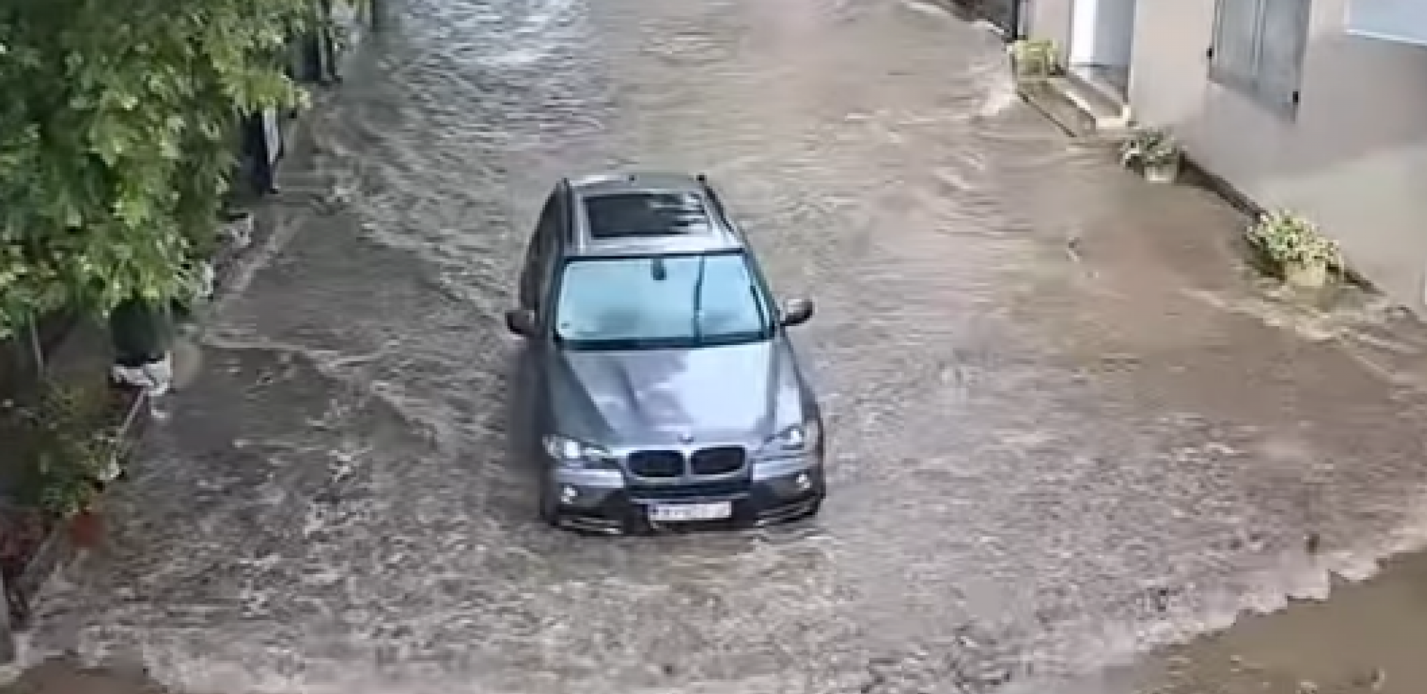 REPUBLIKU SRPSKU ZADESILO JEZIVO NEVREME! Padao grad veličine teniske loptice, oluja im pobila živinu! (FOTO/VIDEO)
