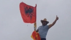 SUKOB MAKEDONACA I ALBANACA NA KORABU Skinuli im zastavu sa vrha planine, oglasilo se Skoplje