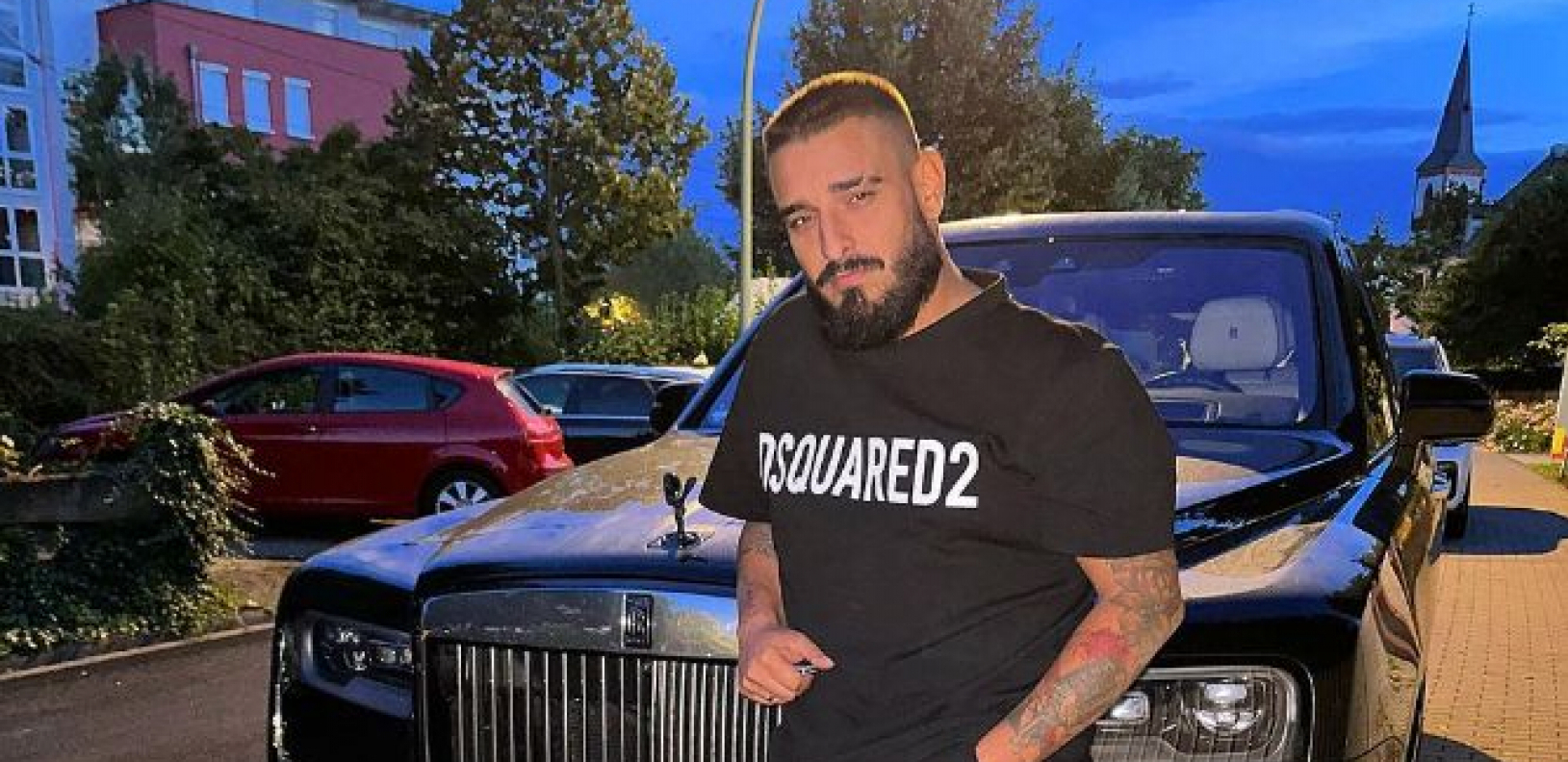 DARKO LAZIĆ U BESNOJ MAŠINI OD 300.000 EVRA! Pevač pokazao šta sad vozi, "pokupio" ženu i obrnuli krug