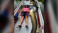 DUŠAN ULOVIO SOMA OD 60 KILOGRAMA Grdosija se zakačila na varalicu, borba trajala SAT VREMENA!