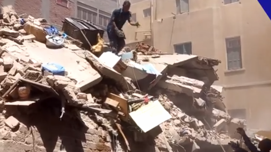 GOLIM RUKAMA IZVLAČILI LJUDE IZ RUŠEVINA! Najmanje 14 MRTVIH nakon pada trospratne zgrade: Snimak unosi JEZU! (VIDEO)
