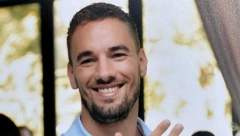 SKINUO SE BIVŠI DEČKO MILICE TODOROVIĆ Majstor za tetoviranje obrva se slikao na bazenu, pokazao čime raspolaže