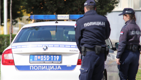 OPSADNO STANJE U CENTRU BEOGRADA! Muškarac naoružan puškom šetao BULEVAROM!