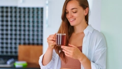 SMRŠAJTE BEZ GLADOVANJA Ovaj napitak će spržiti salo sa stomaka, a pravi se od 2 sastojka koja imate u kući!