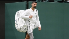 MINISTARKA DONELA POKLON ĐOKOVIĆU Neverovatno iznenađenje za Novaka, evo šta ga je toliko oduševilo (VIDEO)