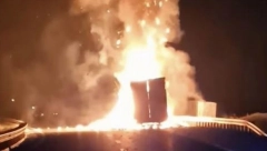 ISPLIVAO DRAMATIČAN SNIMAK: Pogledajte kako gori kamion, vatrogasci se bore sa požarom (VIDEO)