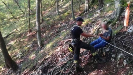 HEROJSKI PODVIG EKIPE SPASILACA Muškarac se razdvojo prilikom šetnje sa ženom, pa nestao! Oni su hitno odreagovali (FOTO)