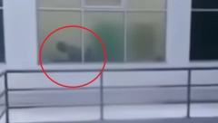 KAMERA UHVATILA DOKTORA I MEDICINSKU SESTRU U VRELOJ AKCIJI Pacijenti čekaju i gledaju zgranuti (VIDEO)