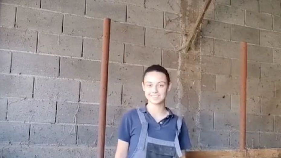 LJUDI ŠOKIRANI TRANSFORMACIJOM Ova devojčica radi sa roditeljima na farmi, a evo kako je izgledala na maturi (VIDEO)