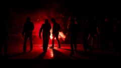 ODJEKUJU EKSPLOZIJE U PARIZU Makron poražen do nogu, sukobi sa policijom, objavljeni najnoviji rezultati izbora u Francuskoj