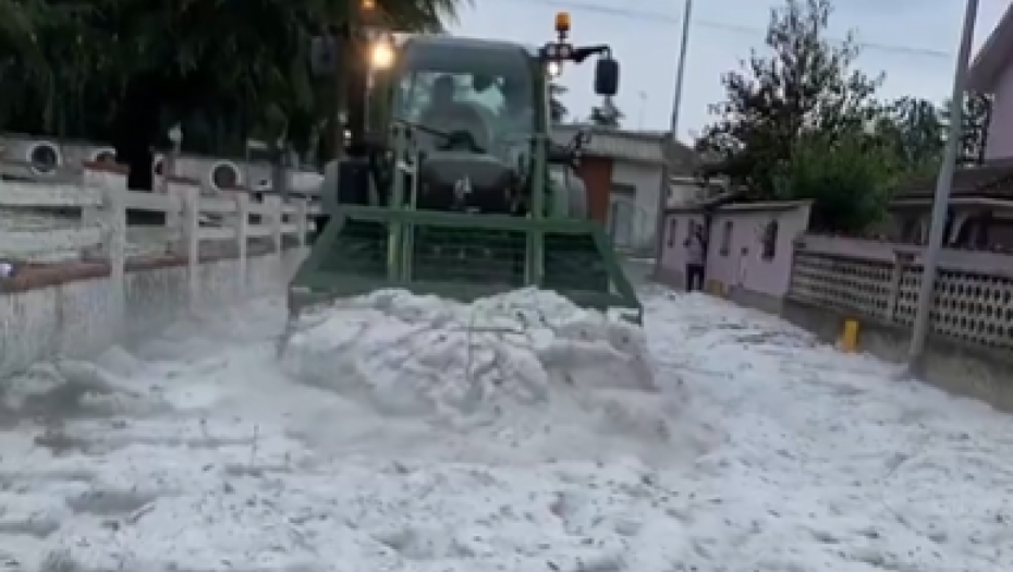 U ITALIJI VEJE SNEG Tamo su okovani ledom, isplivali neverovatni snimci (VIDEO)