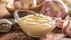 PAŠTETA OD BELOG LUKA Pikantna i aromatična, za one izbirljive, prste da poližete