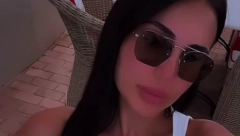 CECINA ĆERKA SE SNIMALA BEZ BRUSA, A IZMEĐU GRUDI... Nikad provokativniji kadrovi Anastasije Ražnatović, totalno se opustila