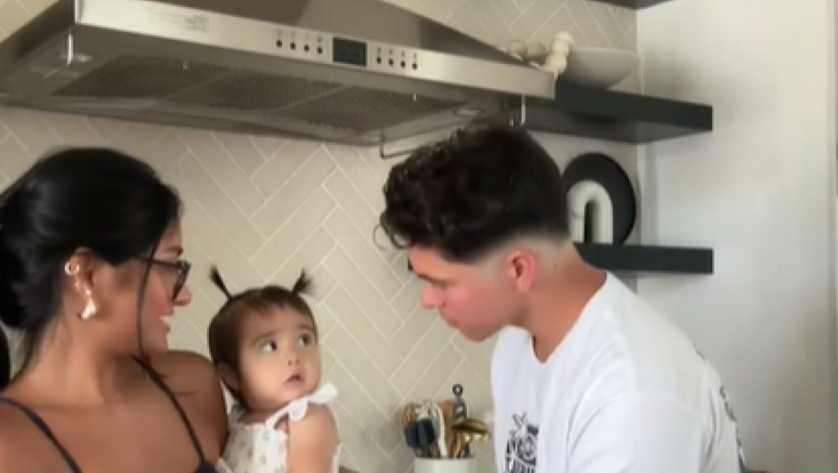NJENE GRIMASE SU NASMEJALE MILIONE LJUDI Pogledajte kako je ćerkica reagovala kad je videla tatinu NOVU FRIZURU (VIDEO)