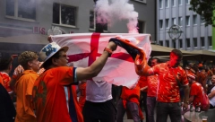 HAOS PRED POLUFINALE Tuča Engleza i Holanđana (VIDEO)
