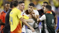 VRATIO SE KANIBAL Suarez ponovo ujeo protivnika? (VIDEO)