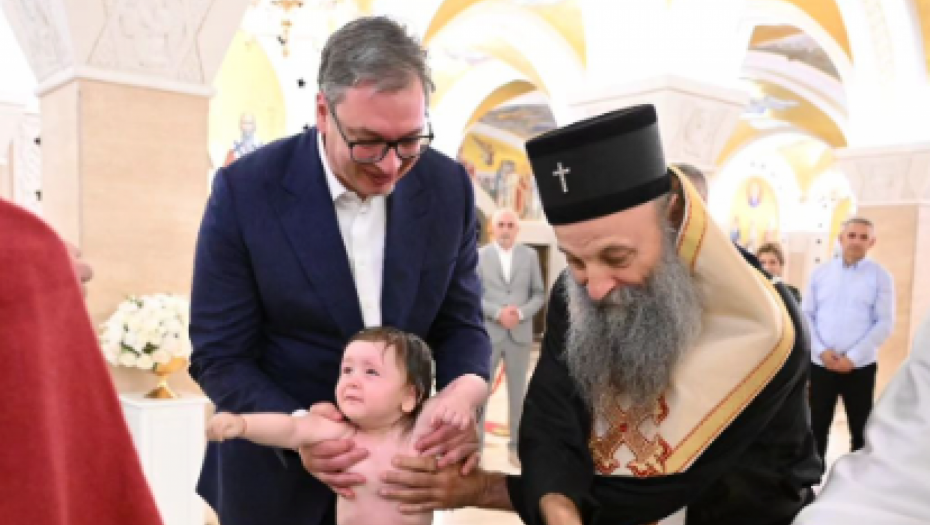 VUČIĆ KRSTIO LAZARA (1) SA KiM "Kao ponosni kum, preuzimam jednu od najsvetijih dužnosti"